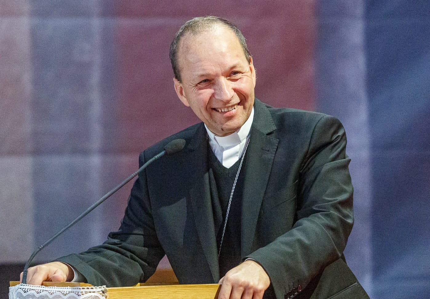 Hejteri zostávajú za hranicou anonymity. Biskup Jozef Haľko pozýva na Rozhovory pod lipou