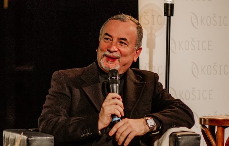 Arcibiskup Cyril Vasiľ SJ, archív autora
