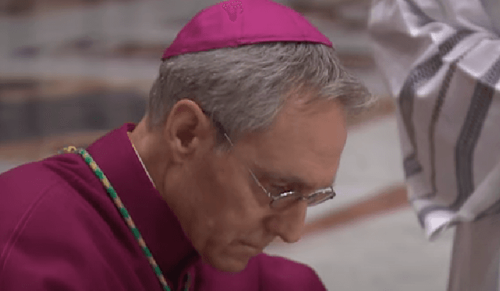 Arcibiskup Georg Gänswein. Snímka obrazovky youtube vaticannews
