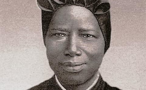 Uniesli ju, mučili a predali päťkrát. Dnes je patrónkou obetí otroctva – svätá Jozefína Bakhita