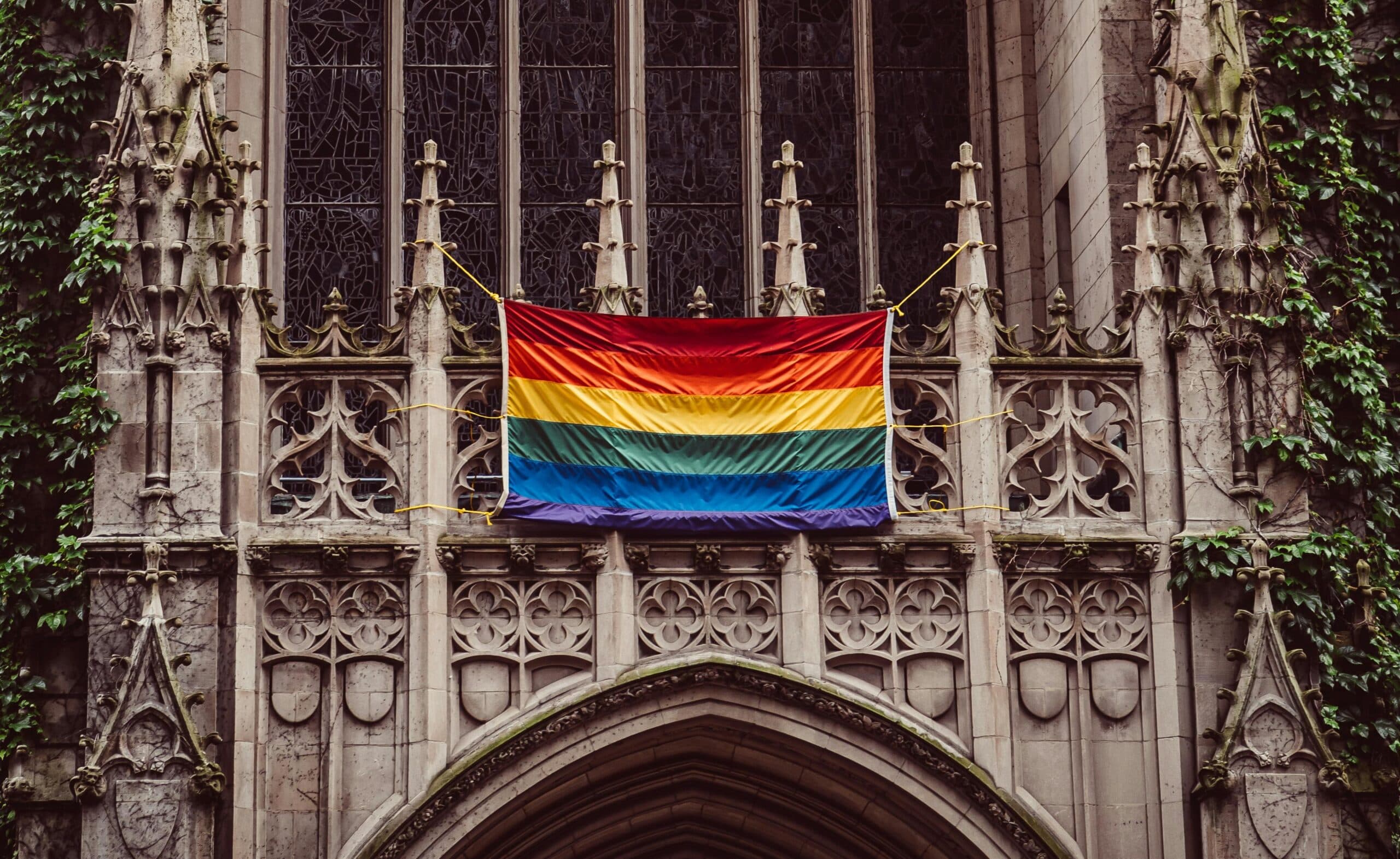 Ak chcete byť kňazom u nás, musíte sobášiť homosexuálov! Kráča Švédska cirkev týmto smerom?