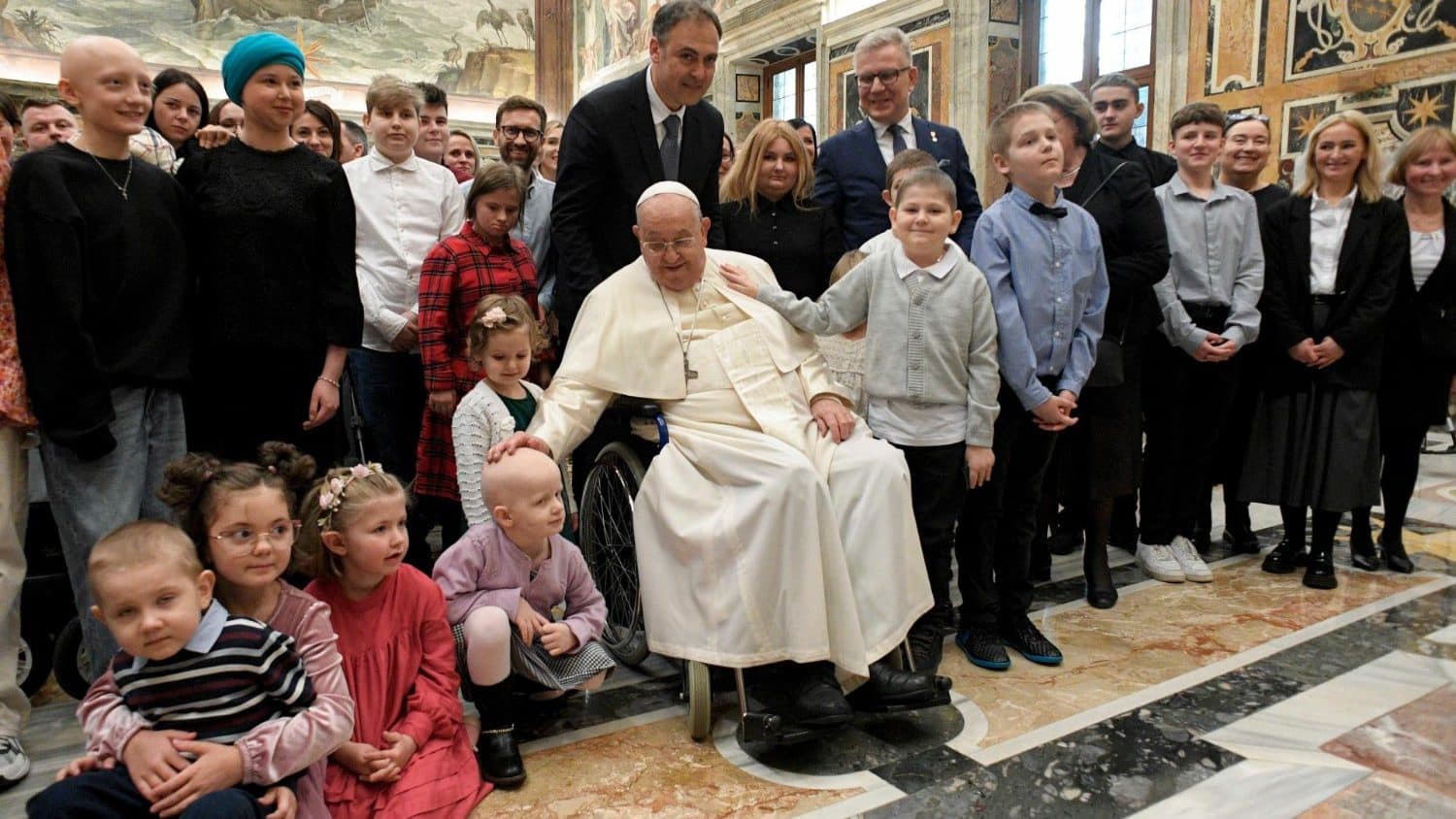 Pápež František sa 10. januára stretol s detskými pacientmi onkologickej kliniky a kliniky detskej hematológie vo Vroclave. Zdroj: Slovenská sekcia Vatican News