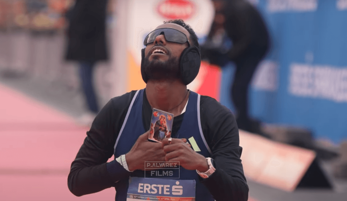 Víťaz Viedenského maratónu sa v cieli poďakoval Panne Márii