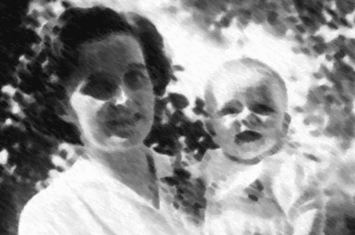 Svätá Gianna Berettová Mollová (1922 – 1962) s dieťaťom, Zdroj: wikimedia commons
