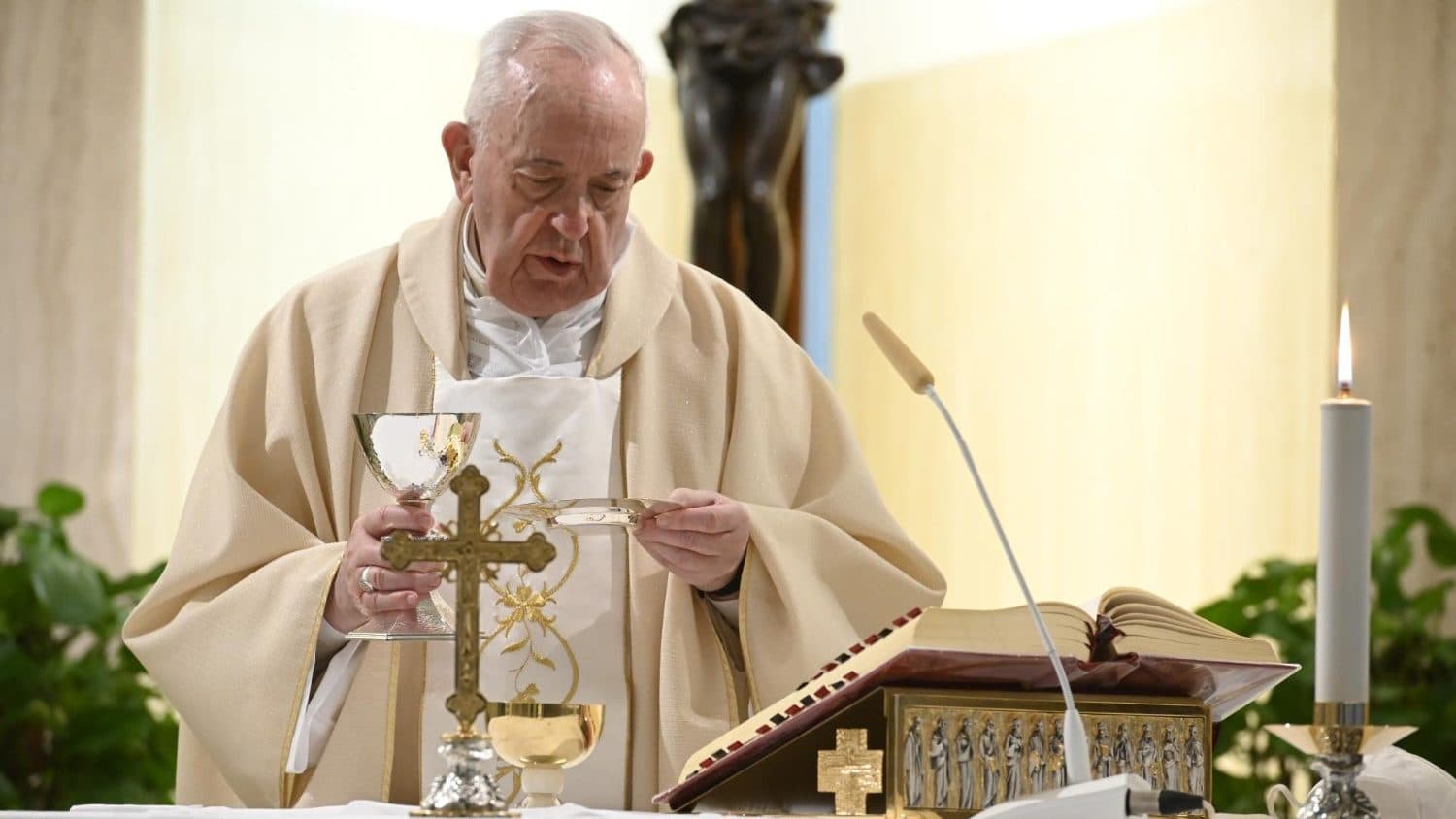 Pápež František pri slávení svätej omše v Dome svätej Marty. Zdroj: Slovenská sekcia Vatican News