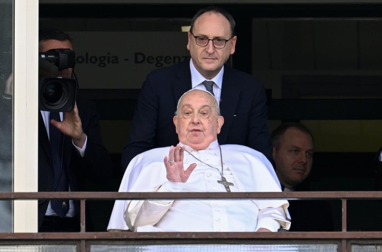 Pápež František zomrel vo veku 88 rokov. Príčinou jeho úmrtia bola mŕtvica