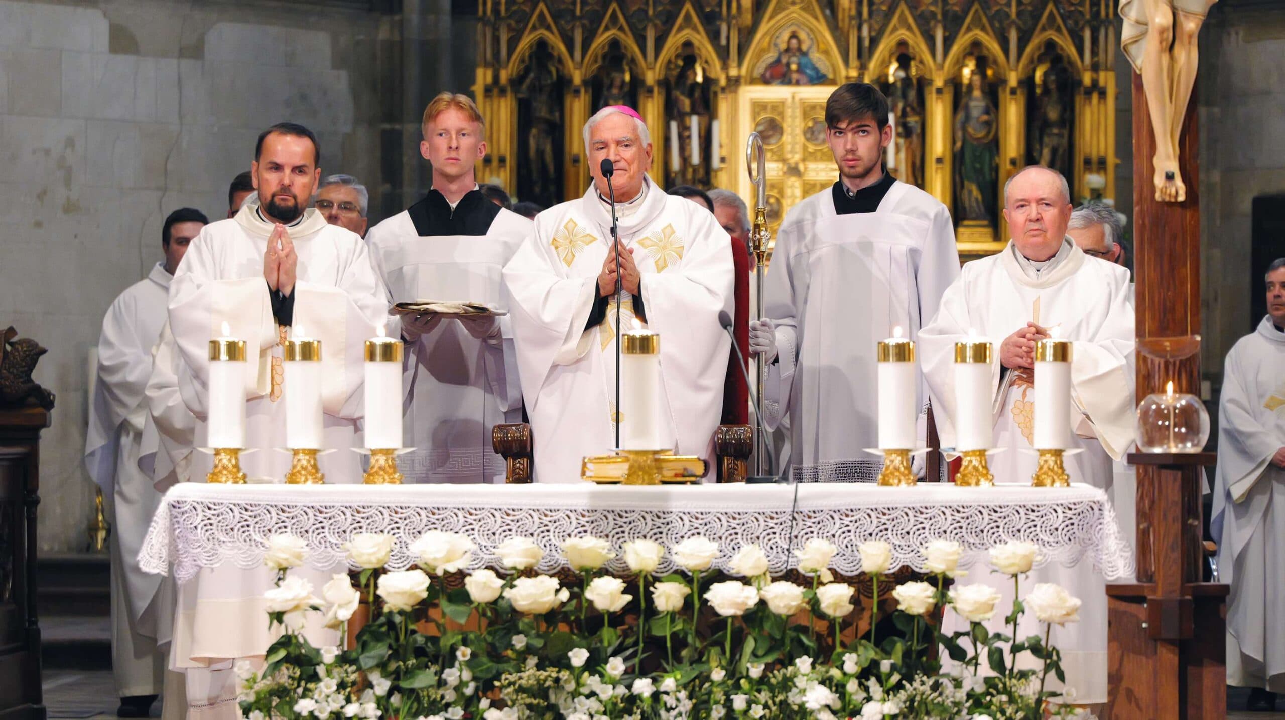 Svätá omša v Dóme svätého Martina za zosnulého pápeža Františka 24.4.2025. Zdroj: Bratislavská arcidiecéza 
