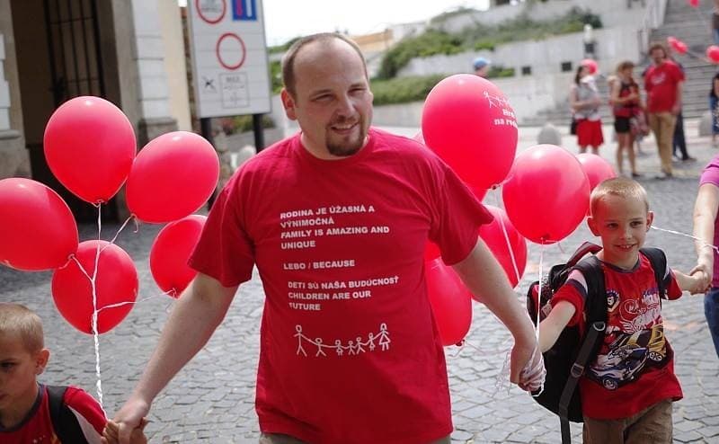 Hovoríme otcom, mamám, deťom: Ste nenahraditeľní!