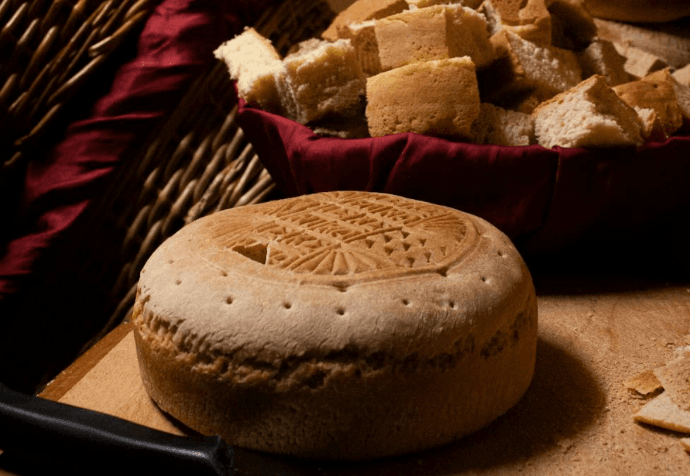 Archeológovia objavili 1 300 rokov starý chlieb s vyobrazením Ježiša. Aké tajomstvá ukrýva?