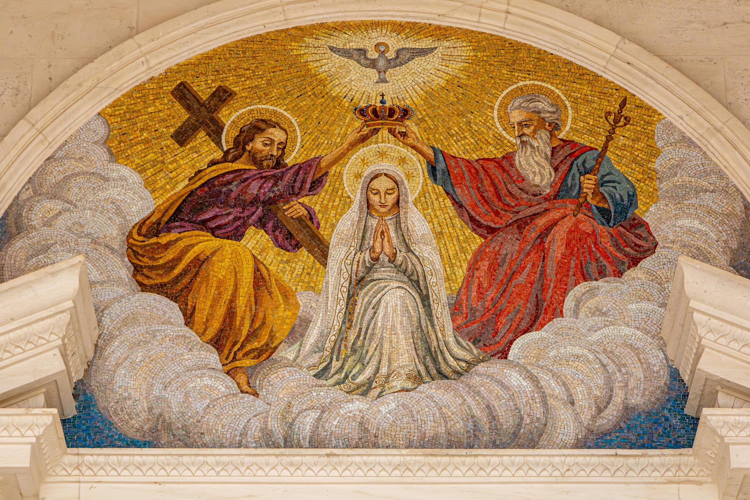 „Matka veriacich“, no nie „Spoluvykupiteľka“. Vatikán “poupratoval” v mariánskej zbožnosti