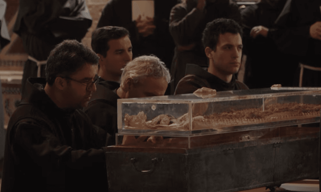 „František naďalej hovorí.“ Relikvie svätca si v Assisi uctili prví pútnici