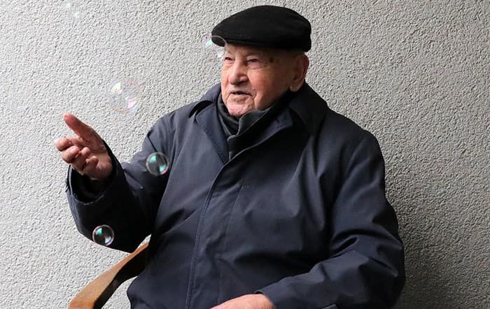 Pápež zablahoželal najstaršiemu kňazovi na svete