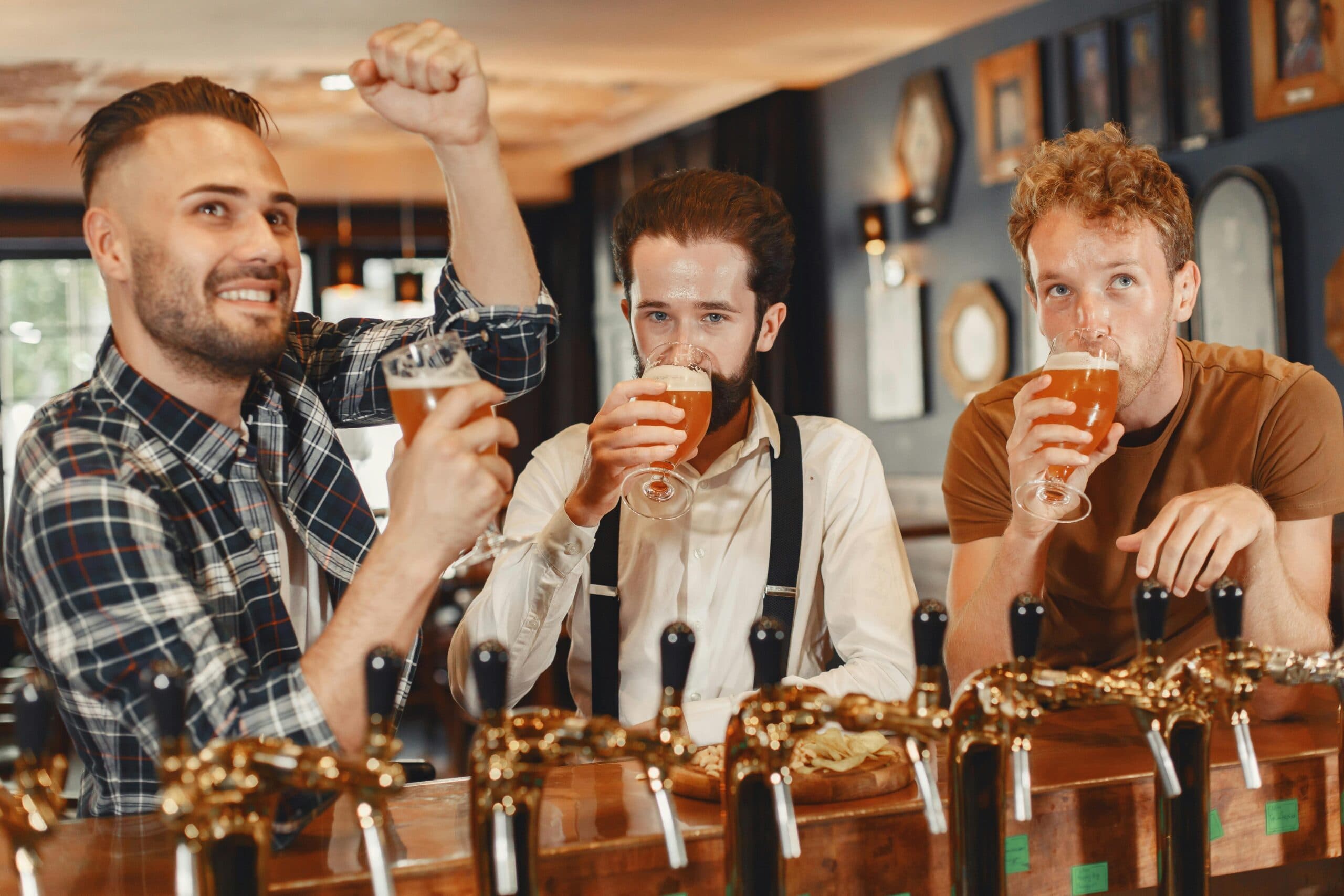 Pivo, sekera a brada. Čo robí muža mužom