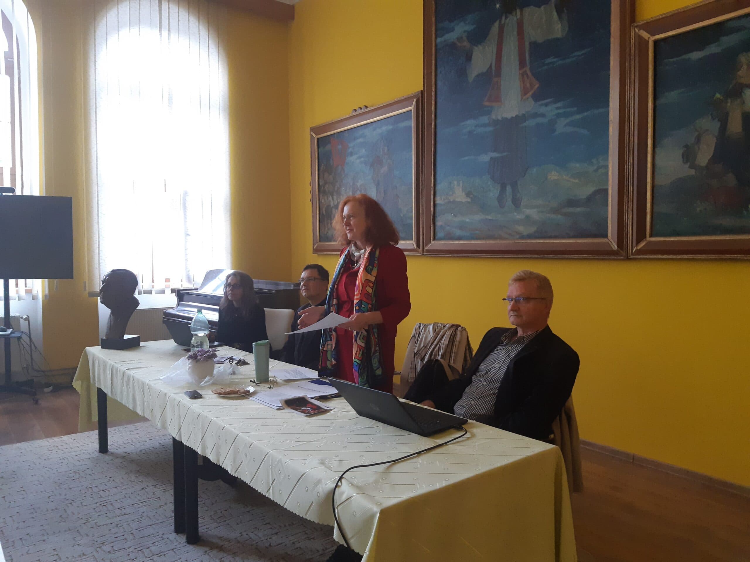 Marta Vojtková počas prednášky v Spišskej Kapitule. Foto: autorka