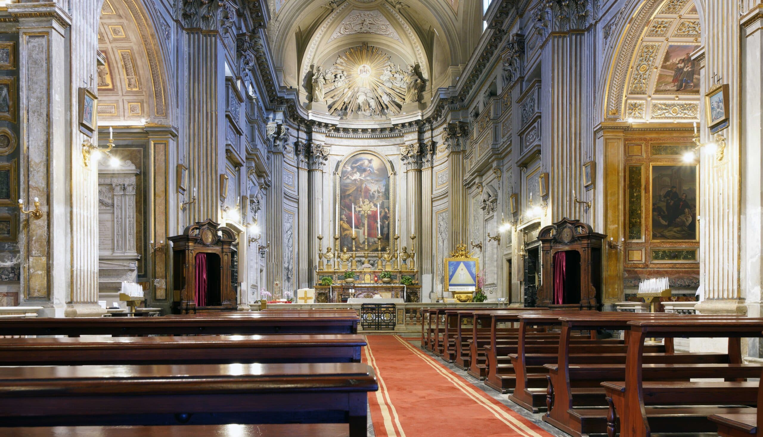 Interiér Kostola svätých Vincenta a Anastázia v Ríme. Zdroj: wikimedia commons