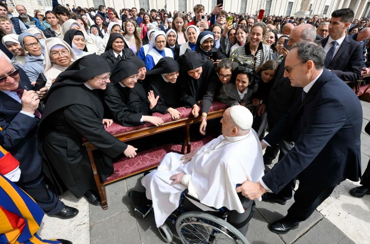 Pápež František prišiel na Kvetnú nedeľu medzi veriacich neohlásene. Zdroj: Slovenská sekcia Vatican News