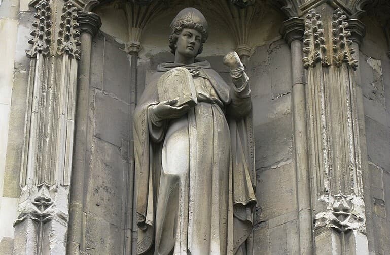 Socha svätého Augustína z Canterbury na tamojšej katedrále. Zdroj: wikimedia commons, CC BY-SA 3.0