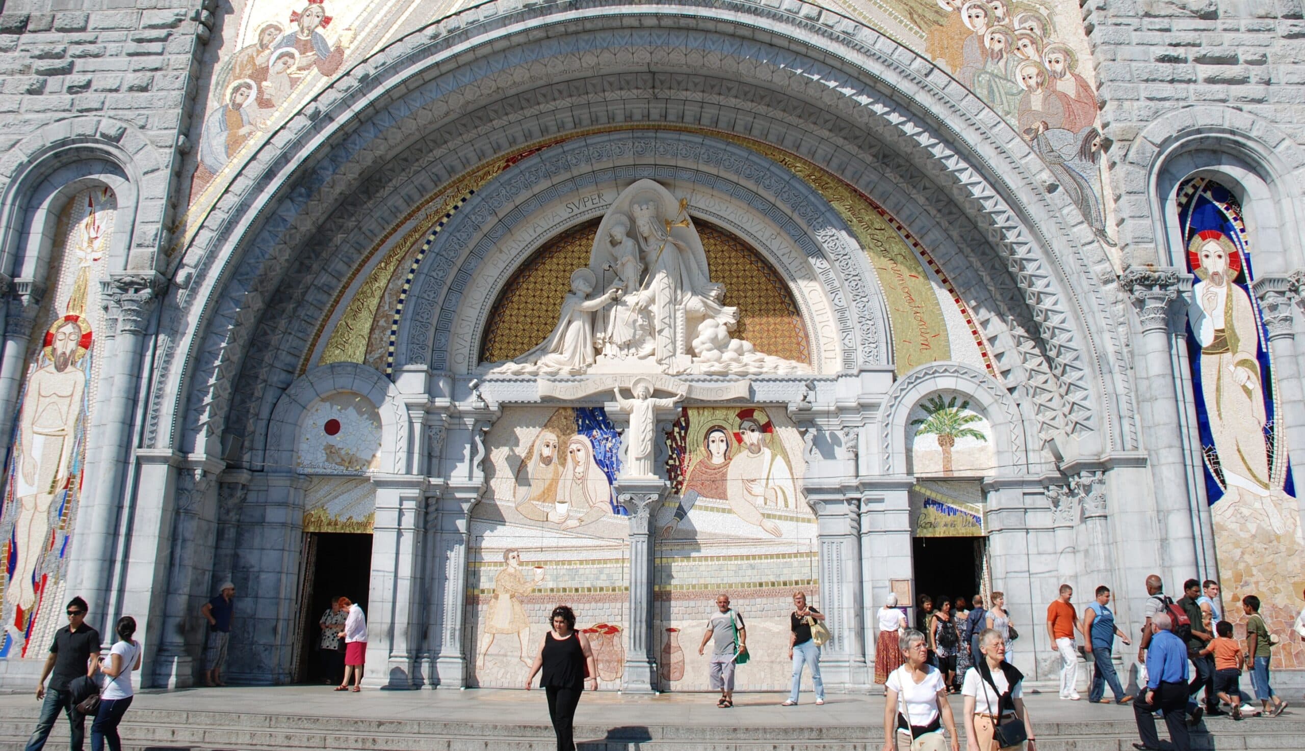 Bazilika Ružencovej Panny Márie v Lurdoch. Zdroj: wikimedia commons, CC BY-SA 3.0