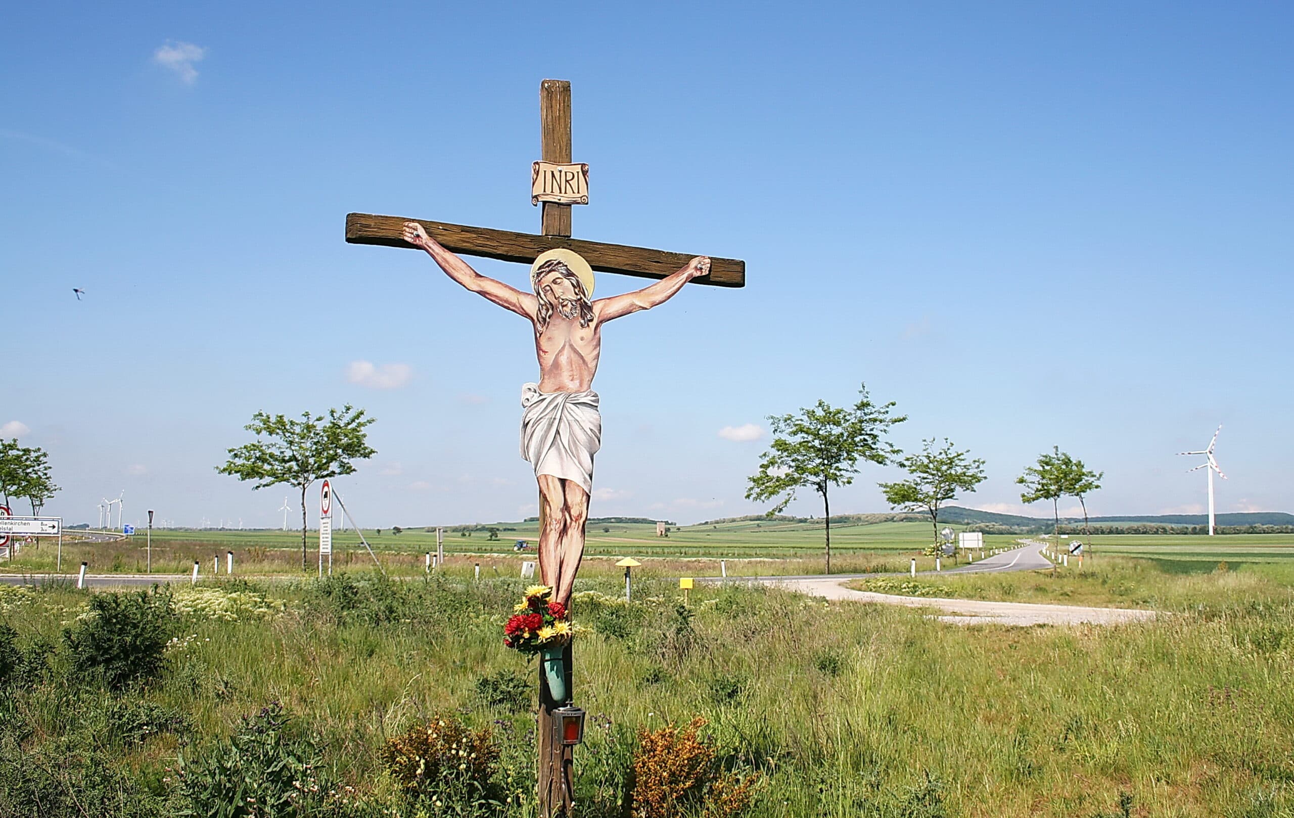 Jeden z maľovaných krížov, ktorý objavil na svojich cestách Ján Lofaj. Foto: archív Jána Lofaja