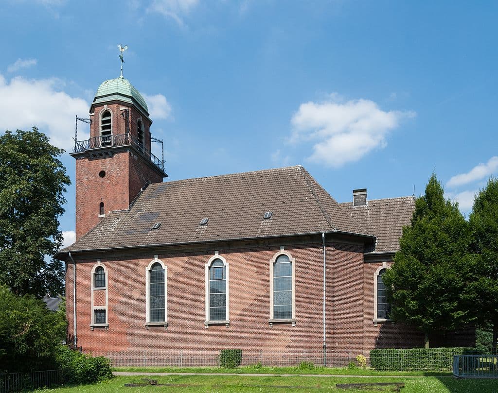 Steffen Schmitz: Kostol Najsvätejšieho Srdca Ježišovho v nemeckej obci Serm. Zdroj: wikimedia commons, CC BY-SA 3.0 DE