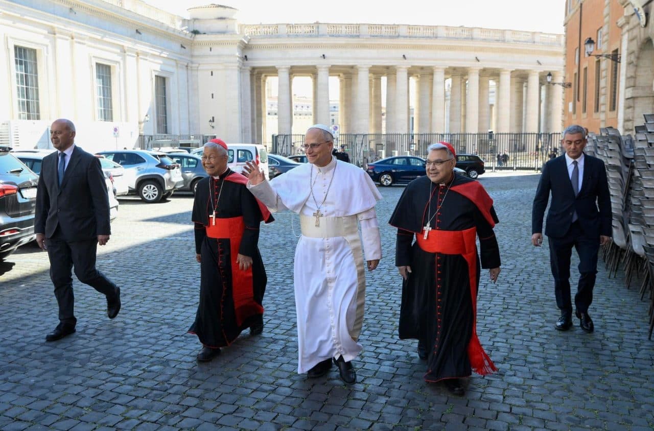 Pápež Lev XIV. pred stretnutím s kardinálmi. Zdroj: Slovenská sekcia Vatican News