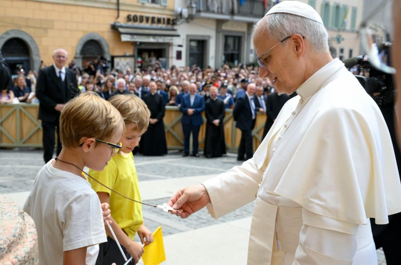 Pápež Lev XIV. po modlitbe Anjel Pána v Castel Gandolfe 15. augusta 2025. Zdroj: Slovenská sekcia Vatican News