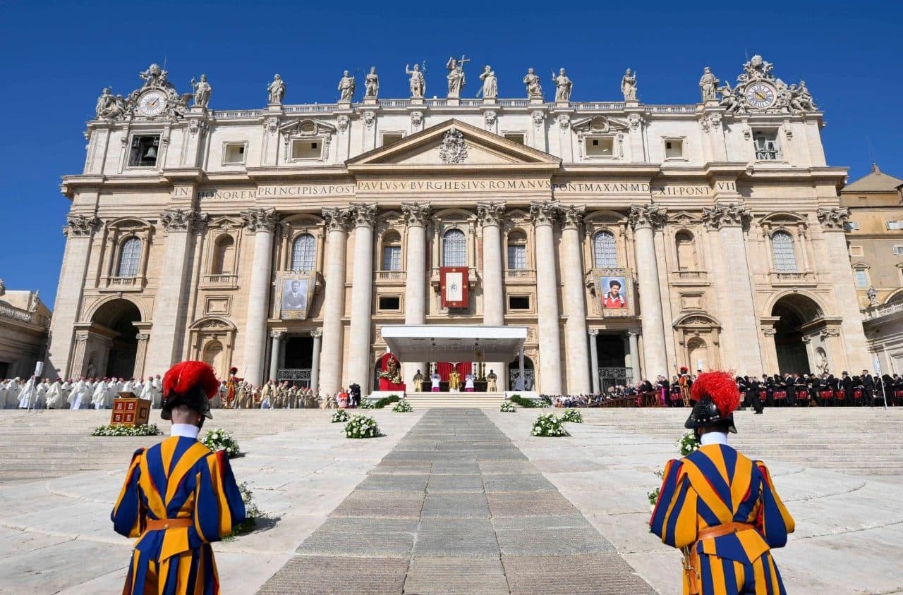 Svätorečenie Piera Giorgia Frassatiho a Carla Acutisa. Zdroj: Slovenská sekcia Vatican News