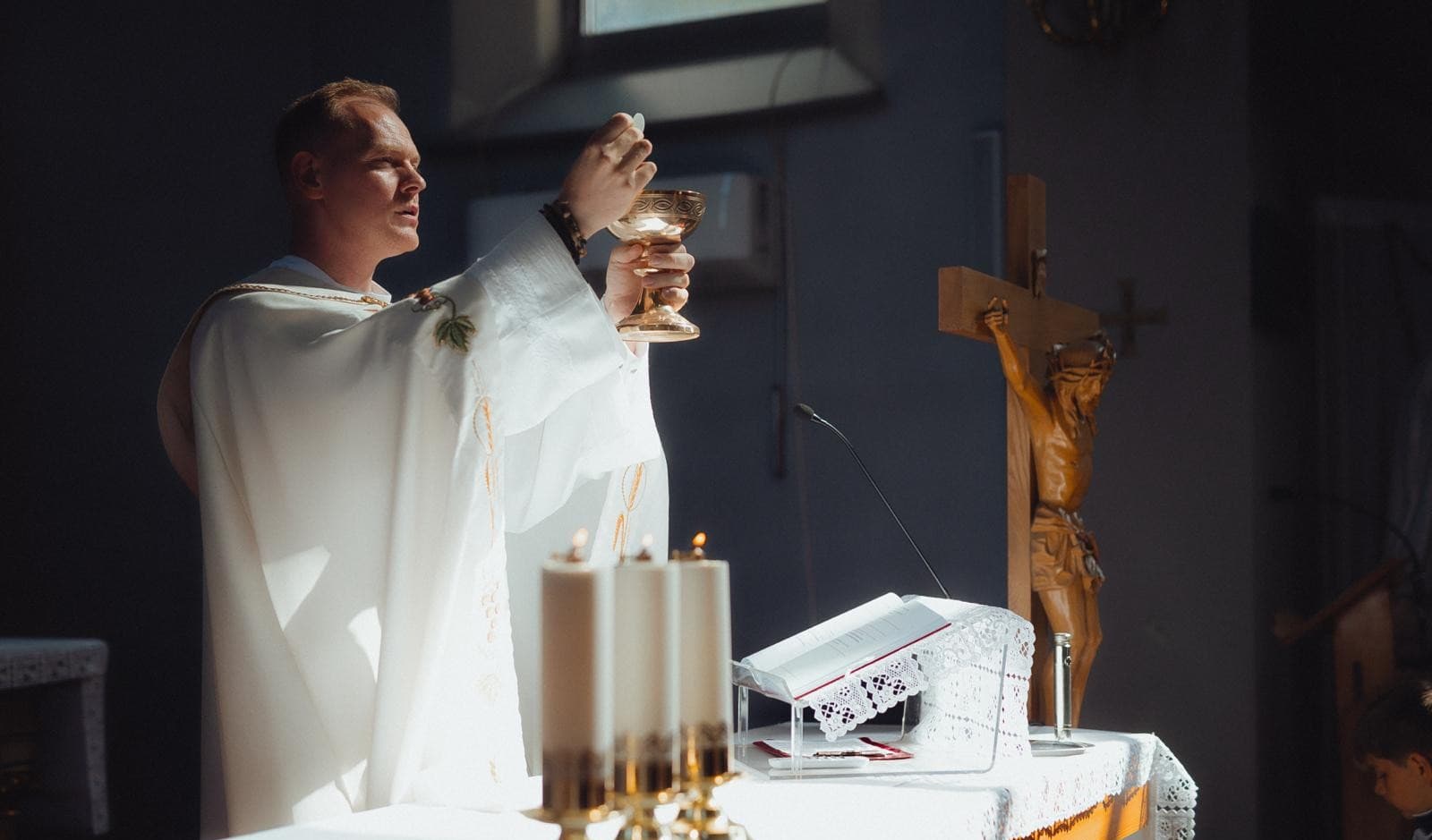 Kňaz Andrej Ondrejka: Hladný človek je nervózny človek. Platí to pri jedle, ale aj pri Eucharistii