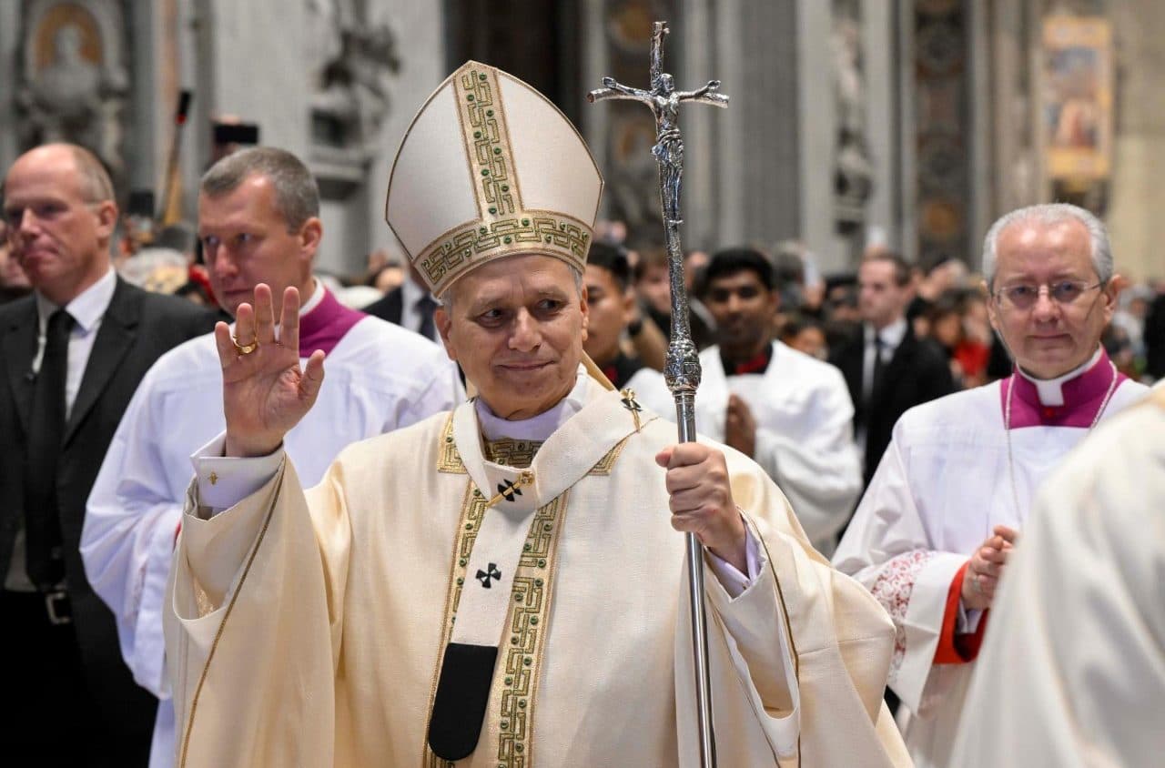 Pápež zmenil svoj kríž. Položil iný akcent